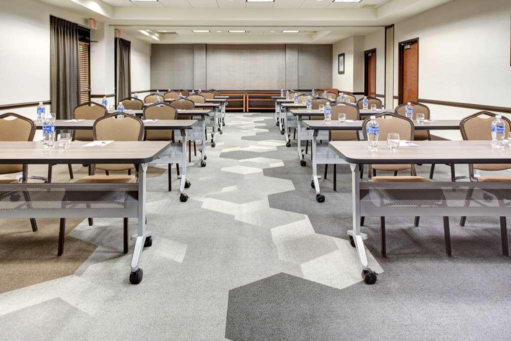 Hyatt Place Мистик Съоръжения снимка